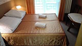 Отели типа «постель и завтрак» Boży Dar Крыница-Здруй Небольшой двухместный номер с 2 отдельными кроватями-3